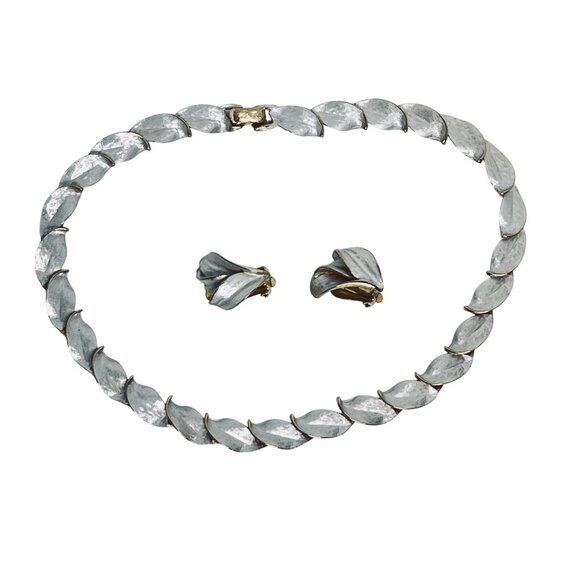 Vintage Gold Tone With Silver Tone Leaf Links Necklace & Clip On Earrings (5873) - Picture 10 of 10